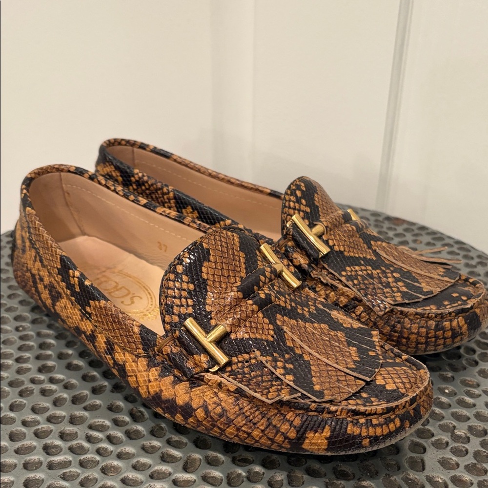 TOD’S Snakeskin Loafers Women’s Size 37